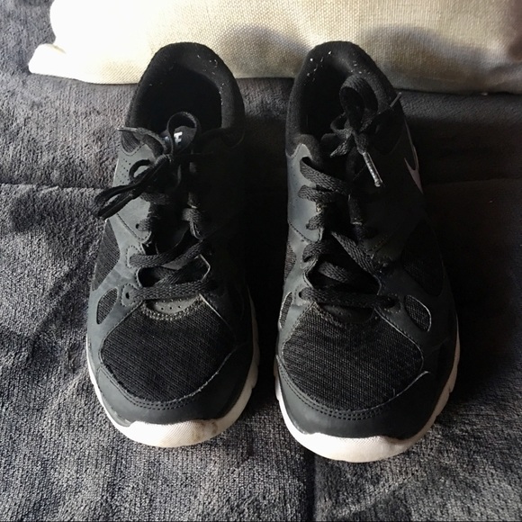 Nike free black sneakers shoes 7 1/2 - Picture 2 of 4